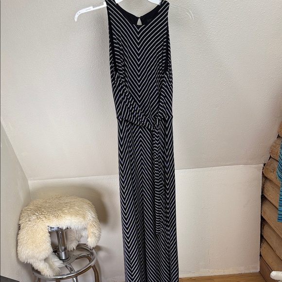 NWOT WHITE HOUSE BLACK MARKET Black & White Striped Maxi Dress. Size Medium - Picture 1 of 11